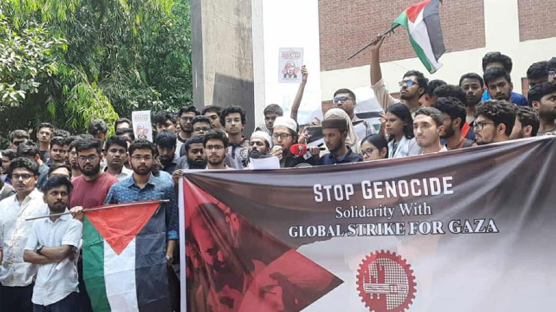 ফিলিস্তিনে গণহত্যা বন্ধের দাবিতে বুয়েট শিক্ষার্থীদের মানববন্ধন